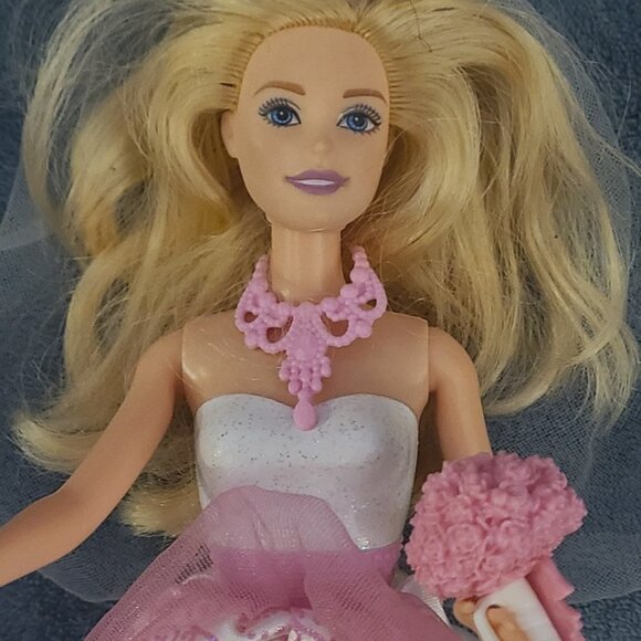 Girl's barbie doll w/ full accessories like new  12" high - Picture 2 of 2